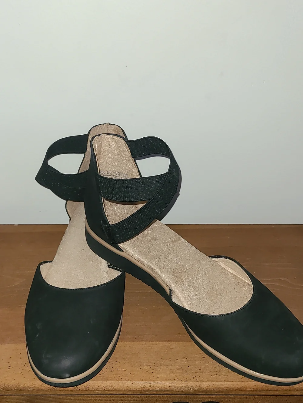 SOUL Naturalizer Black & Beige Cross-Strap Flats
